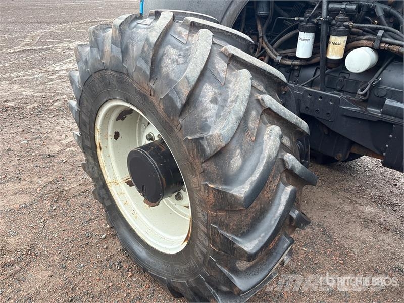 Valtra T160 4WD Tractor الجرارات