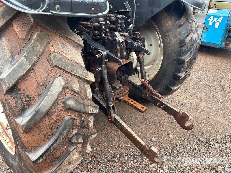Valtra T160 4WD Tractor الجرارات