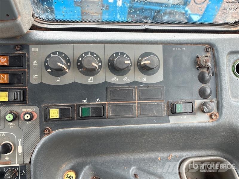 Valtra T160 4WD Tractor الجرارات