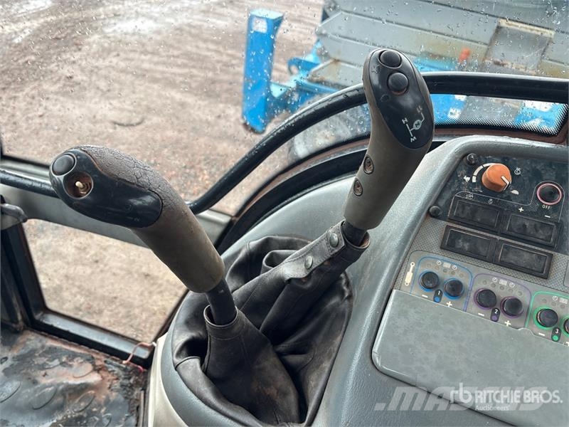 Valtra T160 4WD Tractor الجرارات