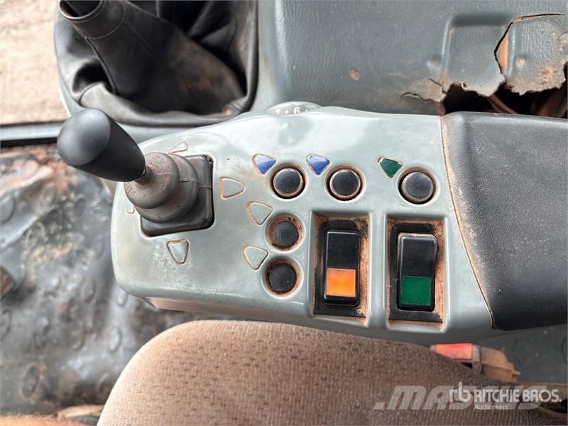 Valtra T160 4WD Tractor الجرارات