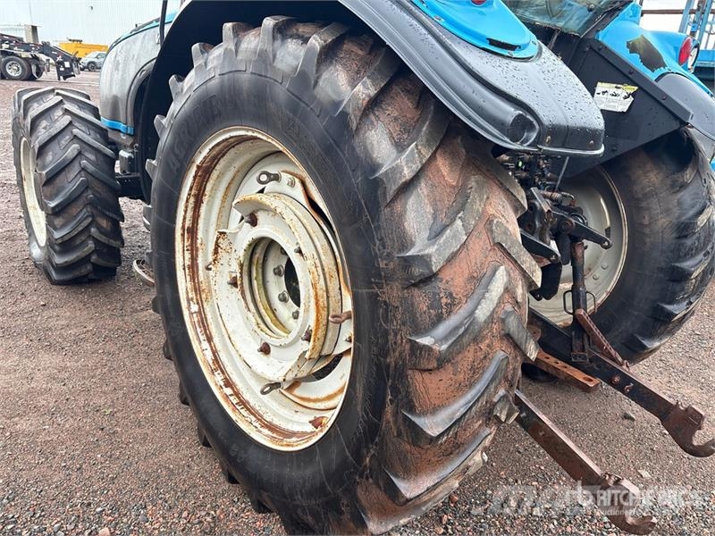 Valtra T160 4WD Tractor الجرارات