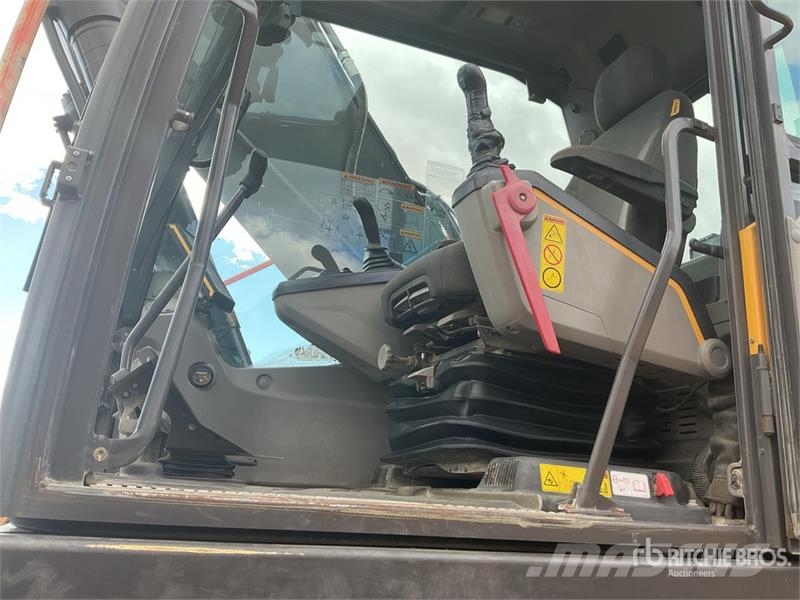 Volvo EC300EL Tracked Excavator Beltegraver