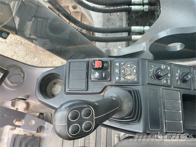 Volvo EC300EL Tracked Excavator Beltegraver