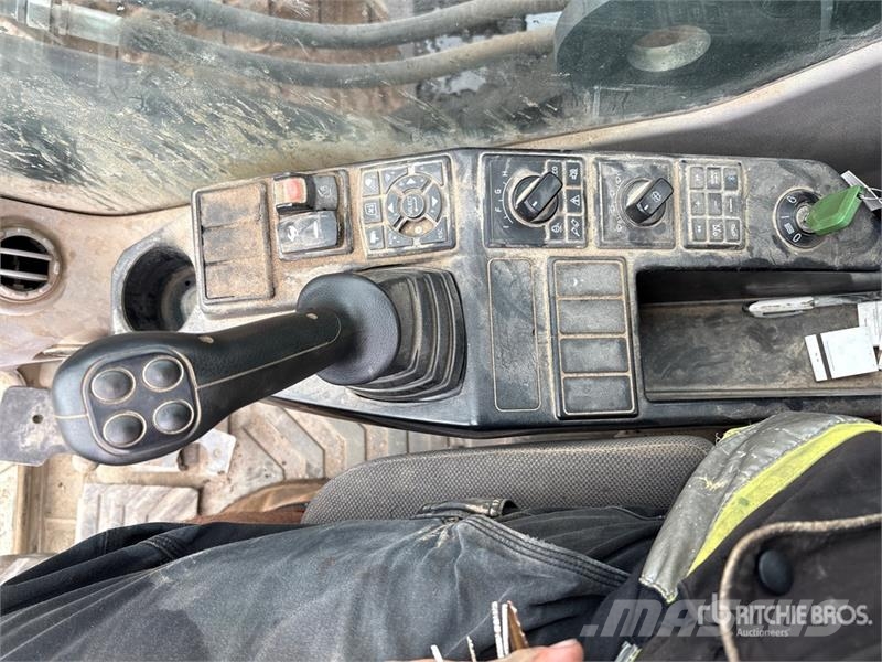 Volvo EC300EL Tracked Excavator Beltegraver