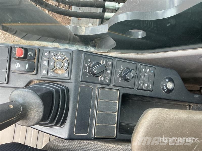 Volvo EC300EL Tracked Excavator Beltegraver