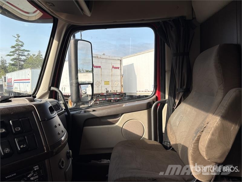 Volvo VNL Sadulveokid