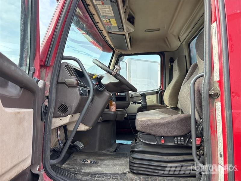 Volvo VNL Sadulveokid