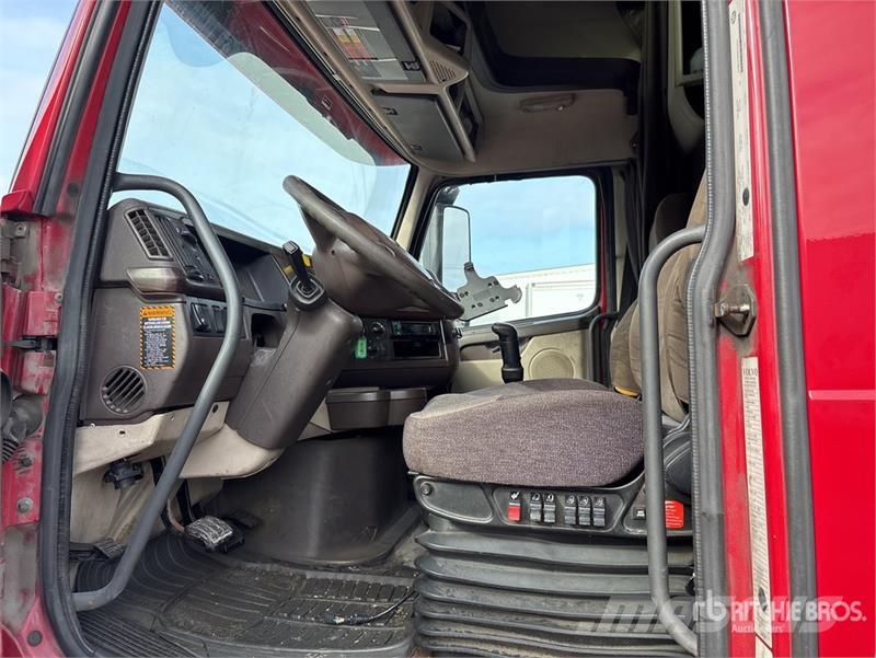 Volvo VNL Sadulveokid