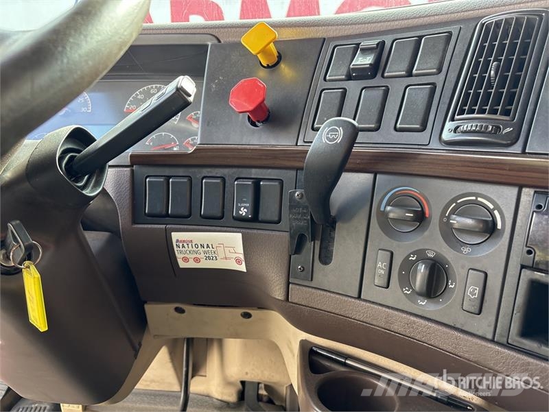 Volvo VNL Sadulveokid