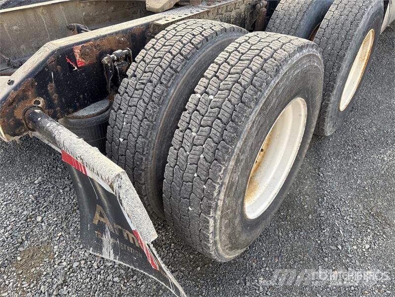 Volvo VNL Sadulveokid
