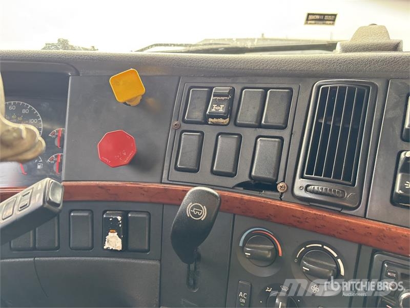 Volvo VNL 牵引车