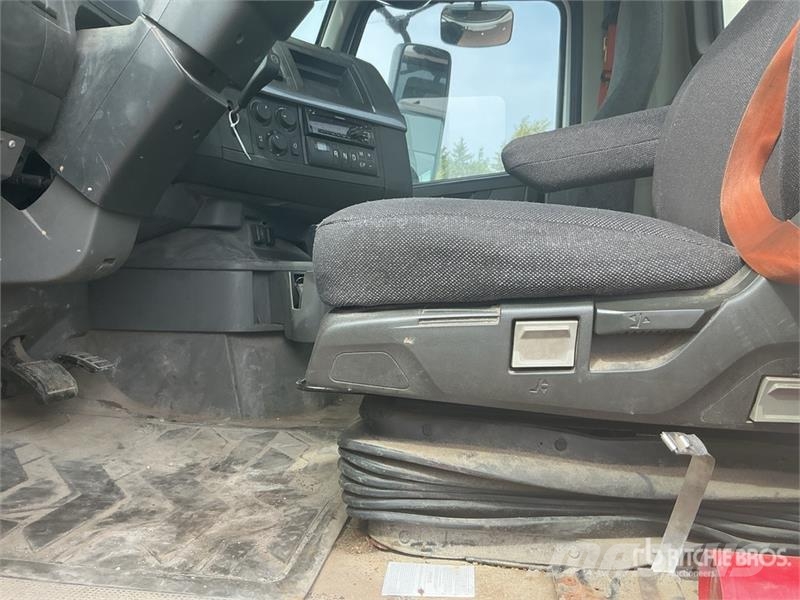 Volvo VNR 6x4 T/A Day Cab Truck Tractor (Inoperable) Truck Tractor Units