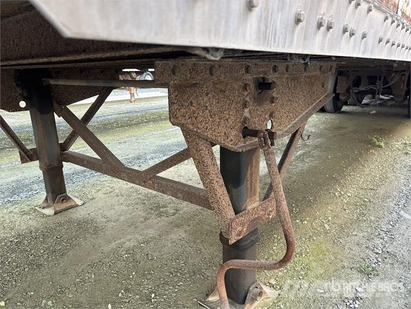 Wabash 53 ft x 102 in Tri/A Van Trailer Прицепы-фургоны