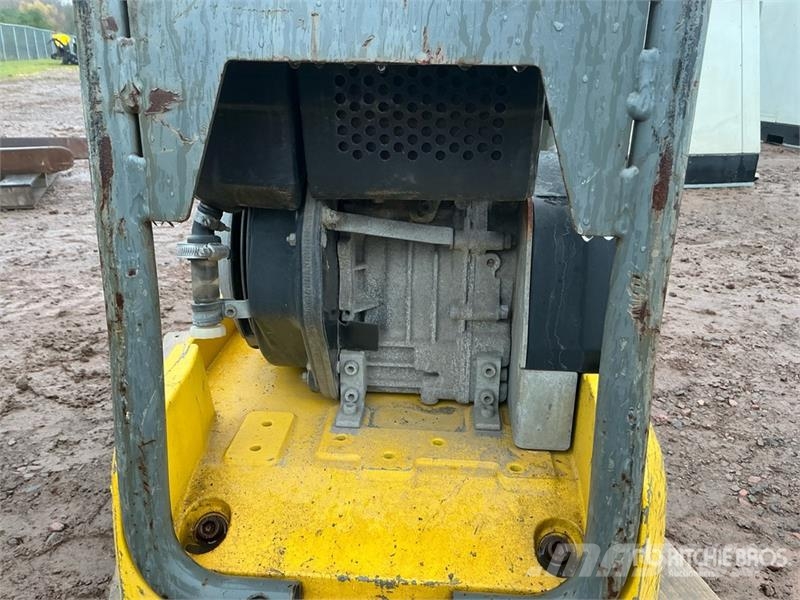 Wacker Neuson Reversible Vibratory Plate Compactor دكاكات أفقية