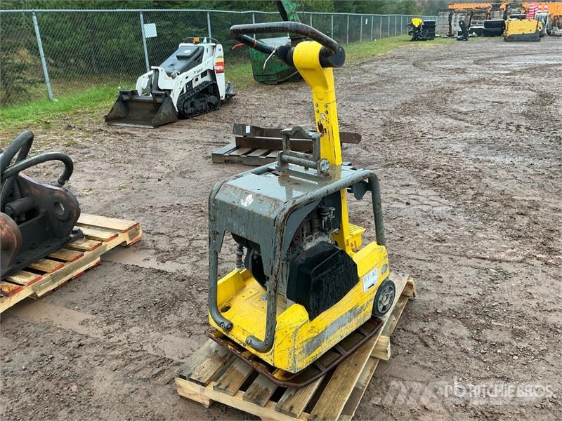 Wacker Neuson Reversible Vibratory Plate Compactor دكاكات أفقية