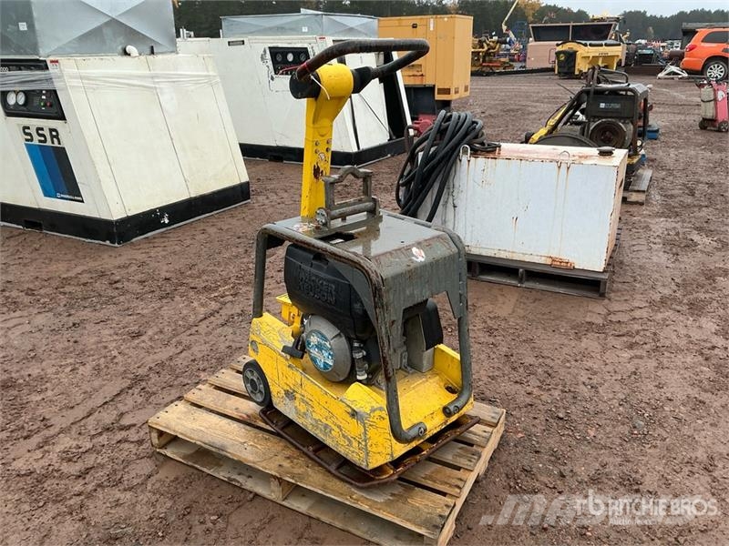 Wacker Neuson Reversible Vibratory Plate Compactor دكاكات أفقية