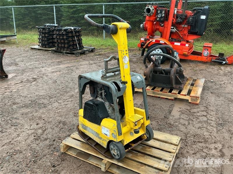 Wacker Neuson Reversible Vibratory Plate Compactor دكاكات أفقية
