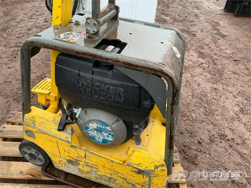 Wacker Neuson Reversible Vibratory Plate Compactor دكاكات أفقية