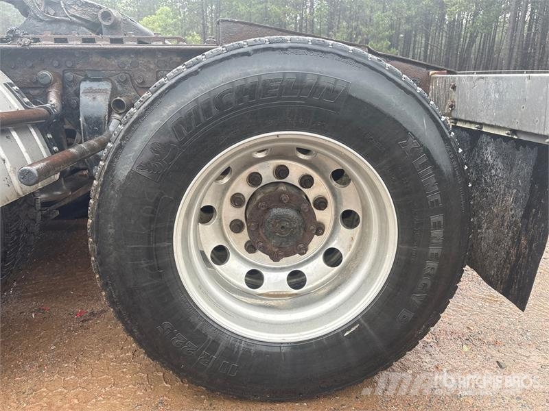 Western Star 4900 6x4 T/A Sleeper Truck Tractor Vetopöytäautot