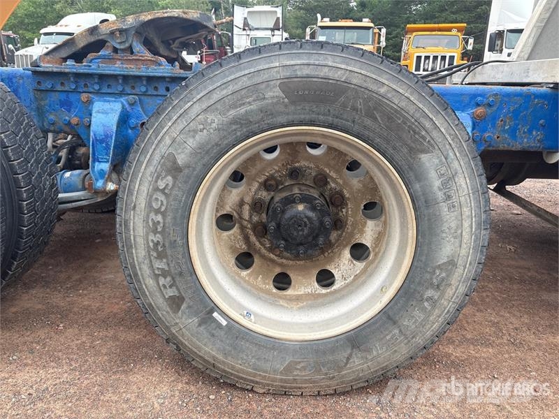 Western Star 4900 6x4 T/A Sleeper Truck Tractor (Inoperable) Влекачи