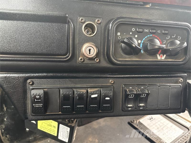 Western Star 4900 6x4 T/A Sleeper Truck Tractor (Inoperable) Влекачи