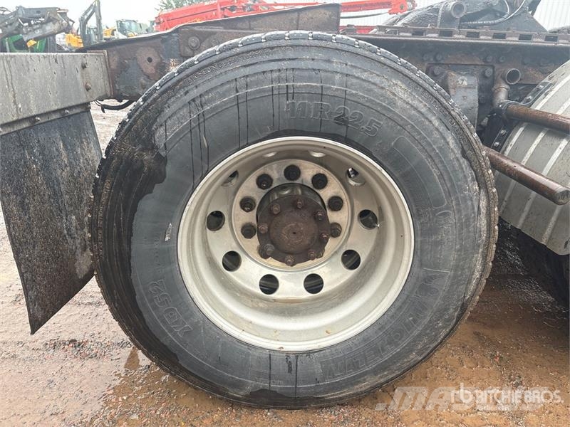 Western Star 4900 6x4 T/A Sleeper Truck Tractor Vetopöytäautot
