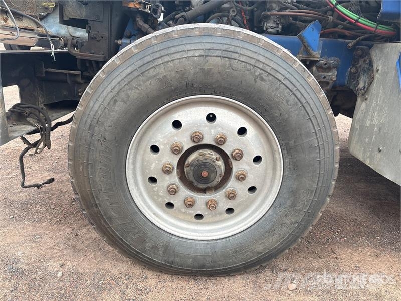 Western Star 4900 6x4 T/A Sleeper Truck Tractor (Inoperable) Влекачи
