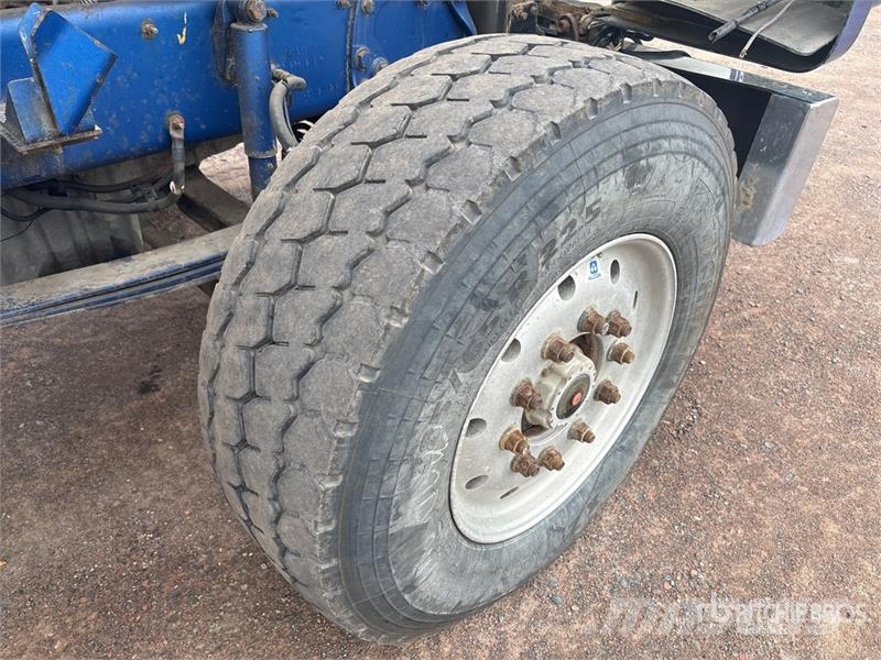 Western Star 4900 6x4 T/A Sleeper Truck Tractor (Inoperable) Влекачи