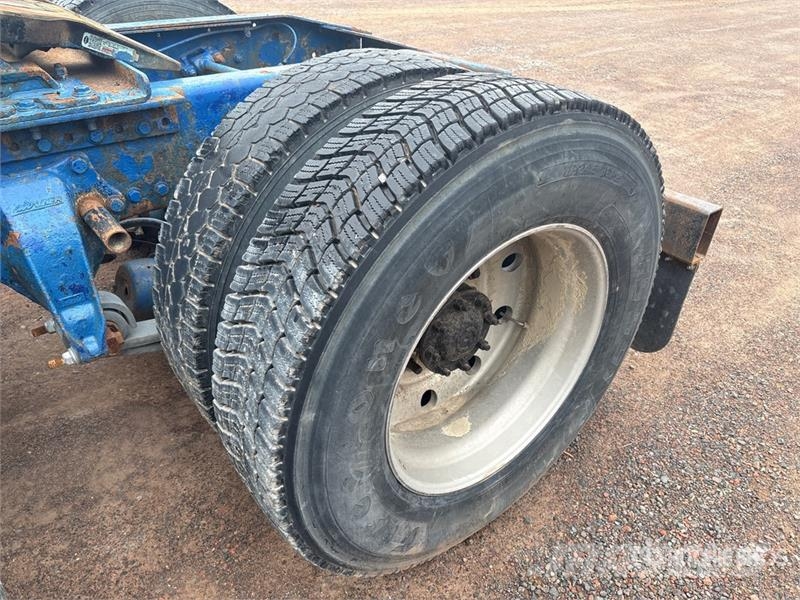 Western Star 4900 6x4 T/A Sleeper Truck Tractor (Inoperable) Влекачи