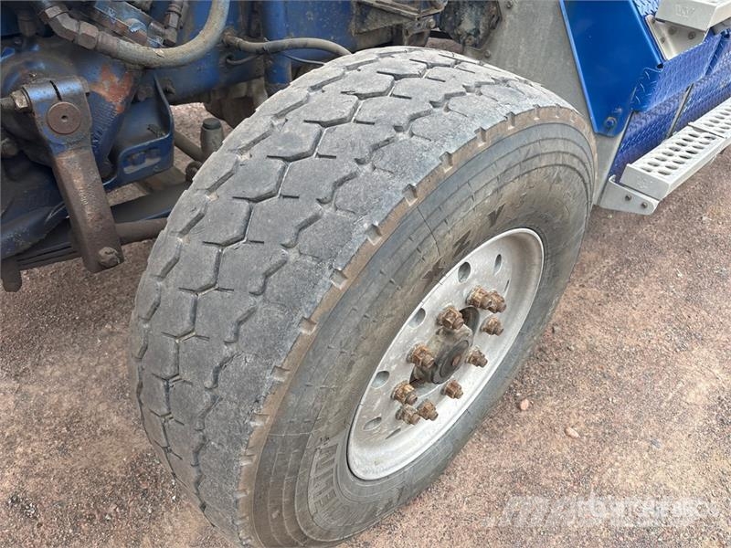 Western Star 4900 6x4 T/A Sleeper Truck Tractor (Inoperable) Влекачи
