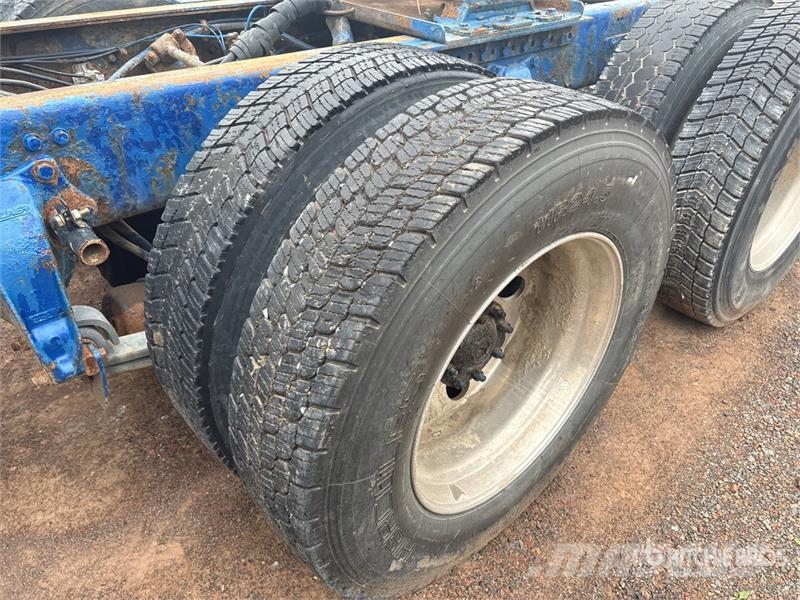 Western Star 4900 6x4 T/A Sleeper Truck Tractor (Inoperable) Влекачи