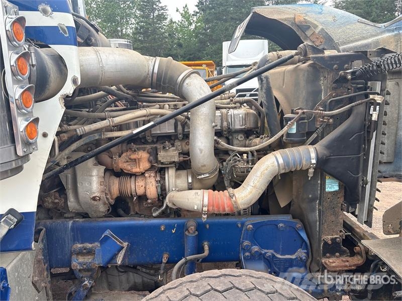 Western Star 4900 6x4 T/A Sleeper Truck Tractor (Inoperable) Влекачи