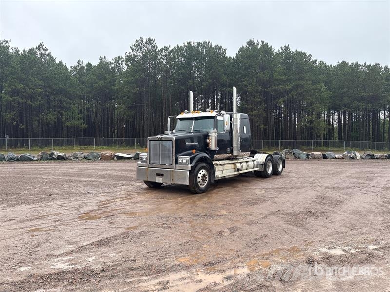 Western Star 4900 6x4 T/A Sleeper Truck Tractor Vetopöytäautot