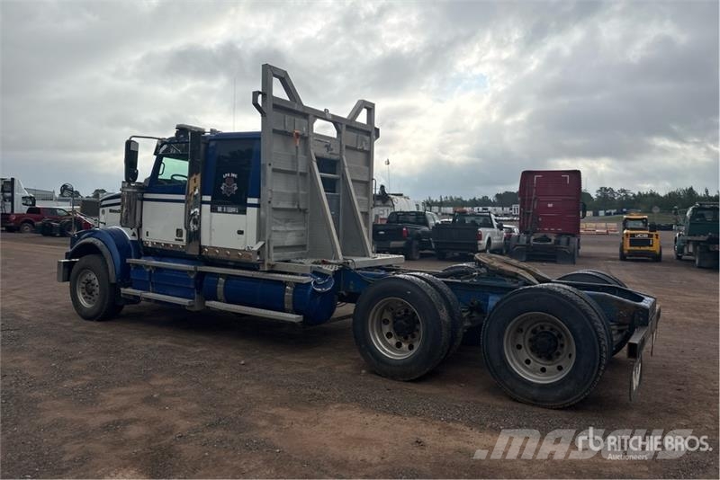 Western Star 4900 6x4 T/A Sleeper Truck Tractor (Inoperable) Влекачи