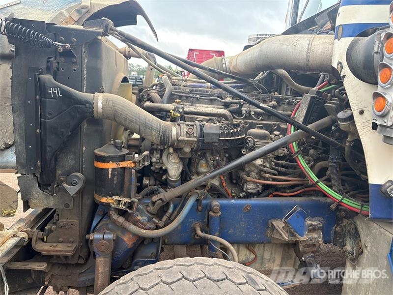 Western Star 4900 6x4 T/A Sleeper Truck Tractor (Inoperable) Влекачи