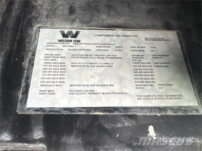 Western Star 4900 6x4 T/A Sleeper Truck Tractor Vetopöytäautot