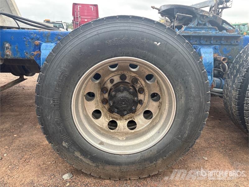 Western Star 4900 6x4 T/A Sleeper Truck Tractor (Inoperable) Влекачи