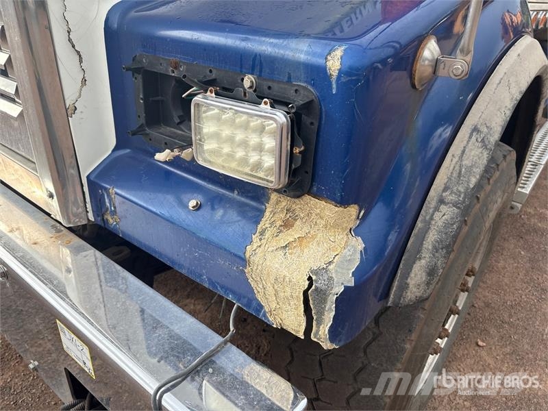 Western Star 4900 6x4 T/A Sleeper Truck Tractor (Inoperable) Влекачи