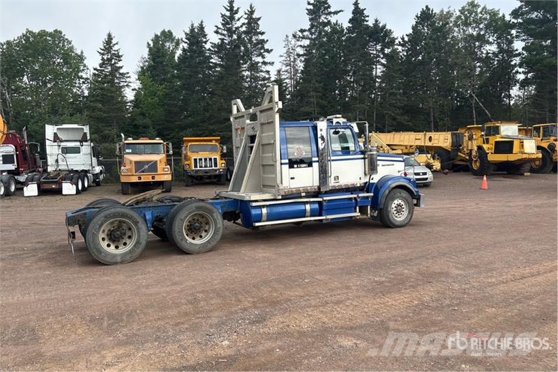 Western Star 4900 6x4 T/A Sleeper Truck Tractor (Inoperable) Влекачи
