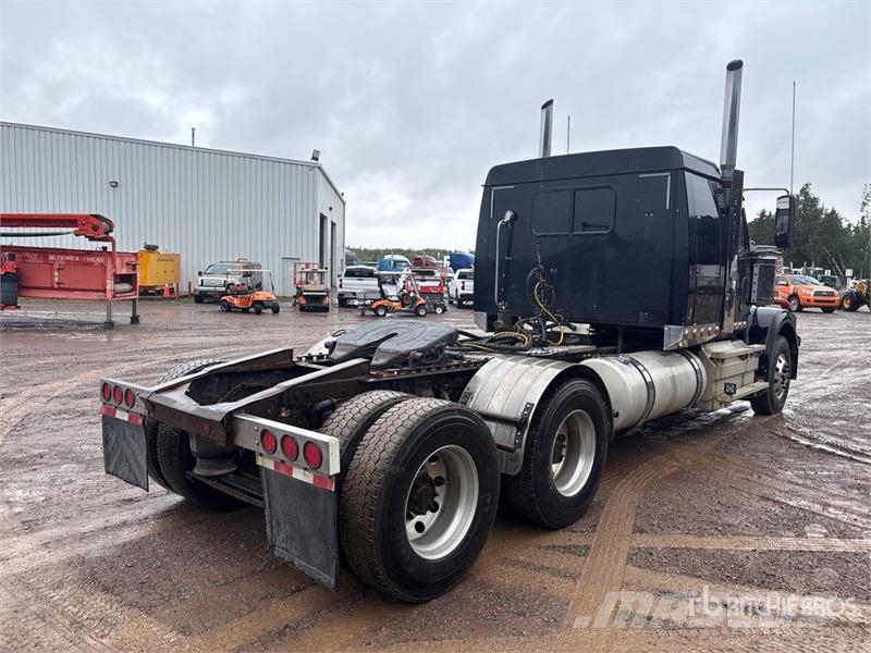 Western Star 4900 6x4 T/A Sleeper Truck Tractor Vetopöytäautot