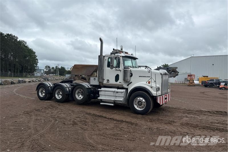 Western Star 4900 8x4 Tri/A Day Cab Truck Tractor Tractores (camiões)
