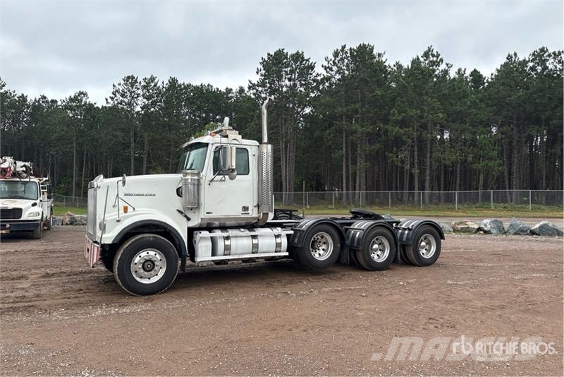 Western Star 4900 8x4 Tri/A Day Cab Truck Tractor Tractores (camiões)