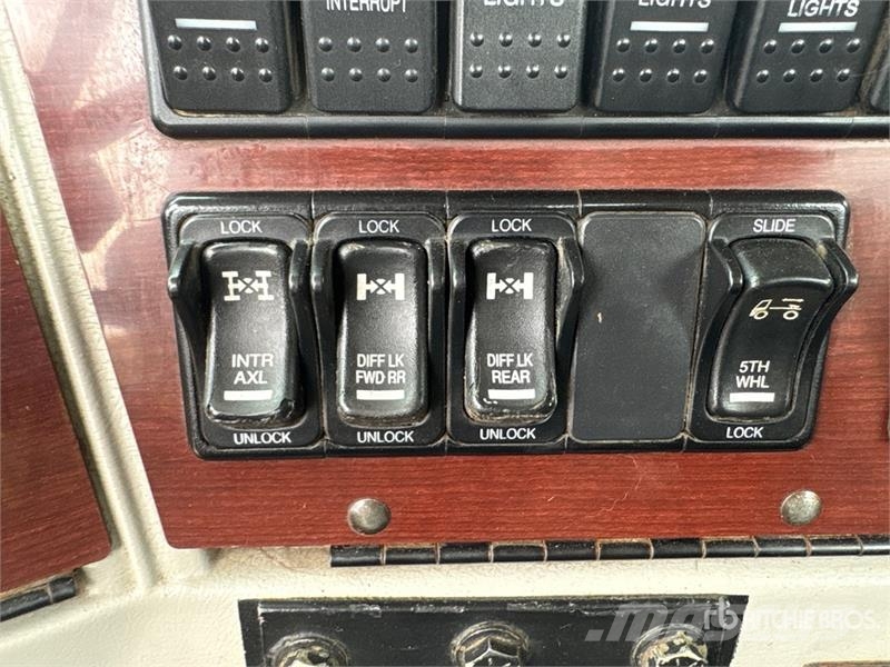 Western Star 4900 8x4 Tri/A Day Cab Truck Tractor Tractores (camiões)