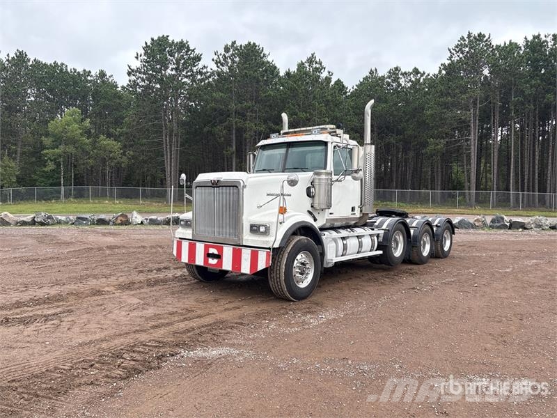 Western Star 4900 8x4 Tri/A Day Cab Truck Tractor Tractores (camiões)