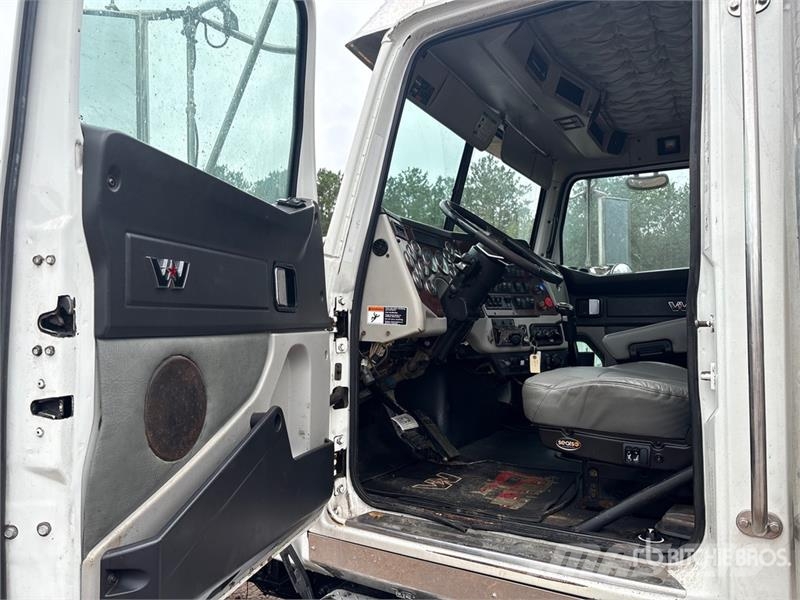 Western Star 4900 8x4 Tri/A Day Cab Truck Tractor Tractores (camiões)
