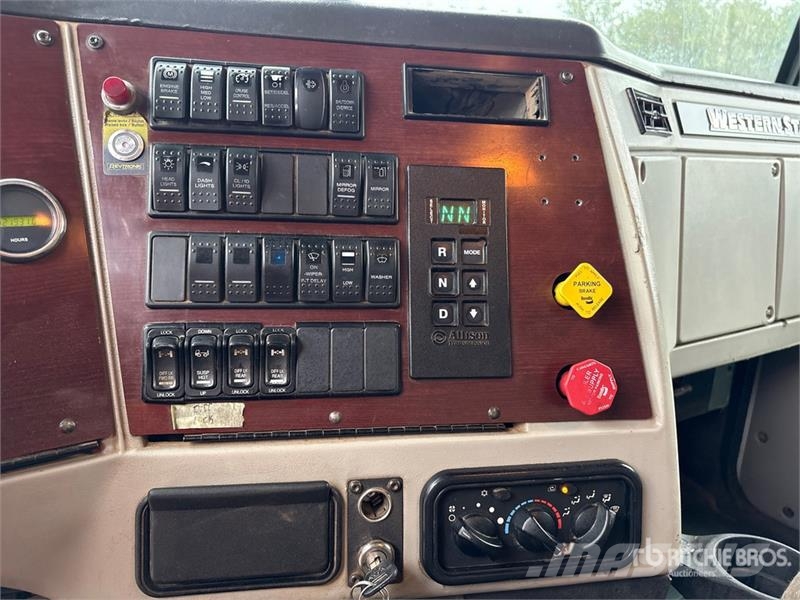 Western Star 4900 8x4 Twin-Steer T/A Dump Truck Грузовики-Самосвалы