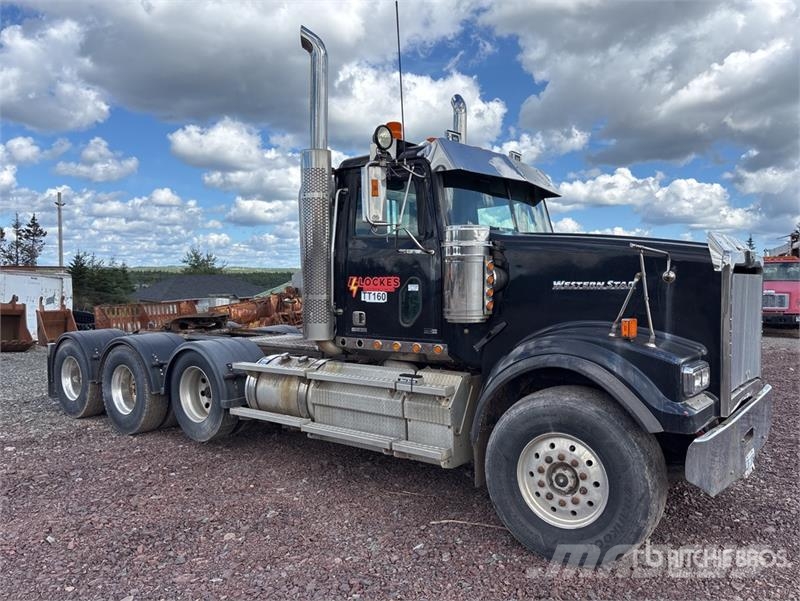 Western Star 4900 8x4 Tri/A Day Cab Truck Tractor Vetopöytäautot