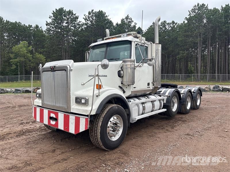 Western Star 4900 8x4 Tri/A Day Cab Truck Tractor Tractores (camiões)