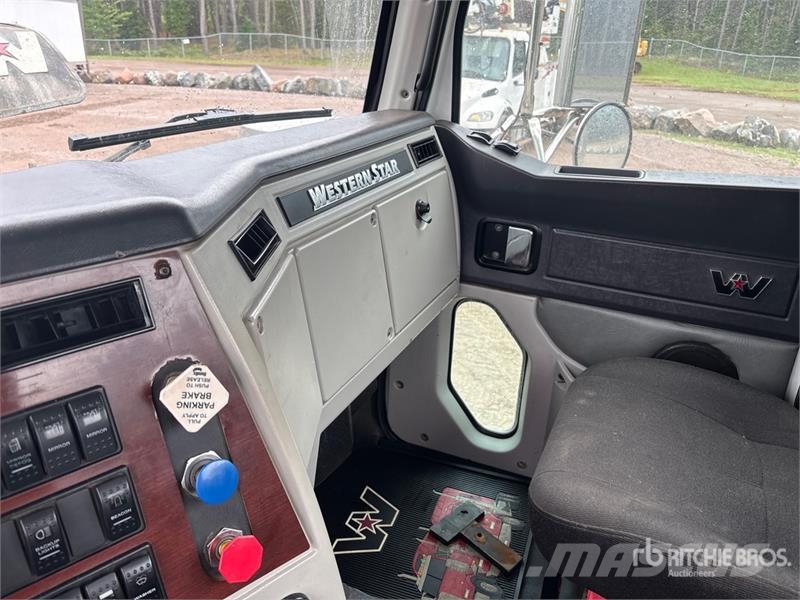 Western Star 4900 8x4 Tri/A Day Cab Truck Tractor Tractores (camiões)